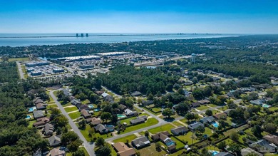 Discover an exceptional opportunity in the heart of Gulf Breeze! - photo 25