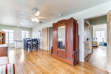 This astounding property has over 1,000 feet of River front - photo 27
