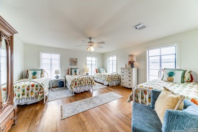 This astounding property has over 1,000 feet of River front - photo 29