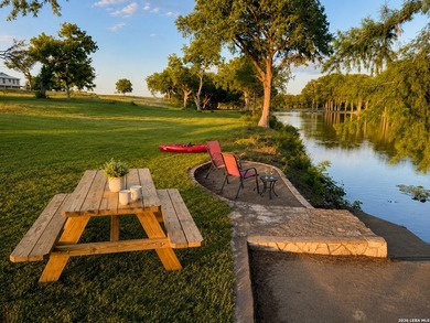 This astounding property has over 1,000 feet of River front - photo 38