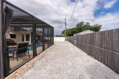 Rare mid-century A-frame pool home in central Sarasota with no - photo 41