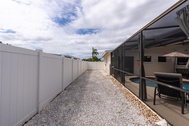 Rare mid-century A-frame pool home in central Sarasota with no - photo 42