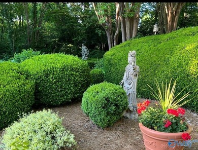 New Price! This gorgeous Southern Estate blends elegance with - photo 46