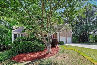 Step into this spacious 4-bedroom, 2.5-bath traditional on a - photo 4