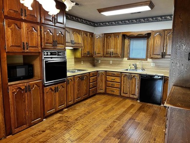 This charming 3-bedroom, 2 bath home has been the backdrop for - photo 4
