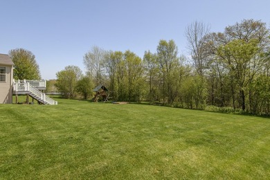 Move in ready 4BR, 3.5BA Contemporary Colonial on beautiful lot - photo 5