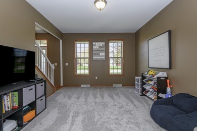 Move in ready 4BR, 3.5BA Contemporary Colonial on beautiful lot - photo 8