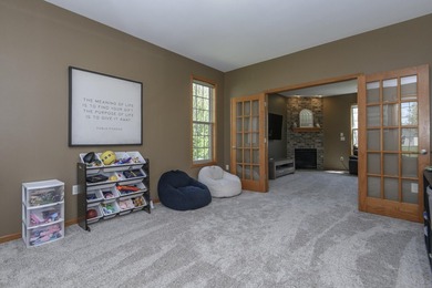 Move in ready 4BR, 3.5BA Contemporary Colonial on beautiful lot - photo 10