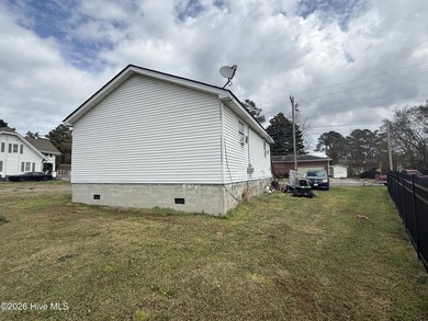 Charming 2-bedroom, 1-bath cottage just a few blocks from - photo 4
