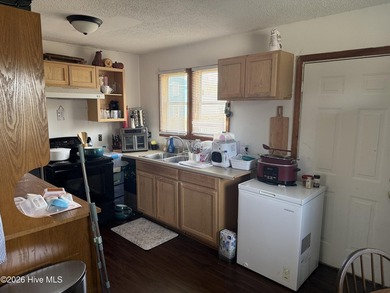 Charming 2-bedroom, 1-bath cottage just a few blocks from - photo 9