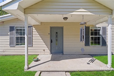 Welcome to 103 Touchstone Drive in Brunswick! This 3-bedroom - photo 5