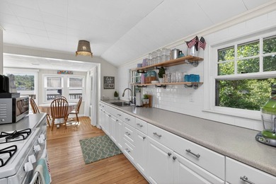 2 bed, 1.5 bath year round cottage on 240 acre, Spring Fed Long - photo 11