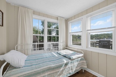 2 bed, 1.5 bath year round cottage on 240 acre, Spring Fed Long - photo 14