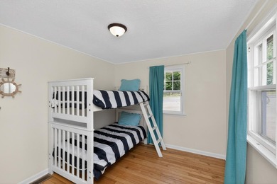 2 bed, 1.5 bath year round cottage on 240 acre, Spring Fed Long - photo 18