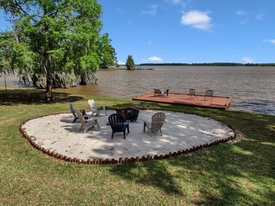 Lakefront Sanctuary on a Private Peninsula Nestled at the end of - photo 3