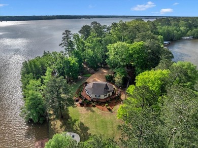Lakefront Sanctuary on a Private Peninsula Nestled at the end of - photo 4