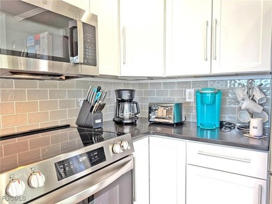 Island Paradise Found: Gulf-Side Retreat with Private Hot - photo 26