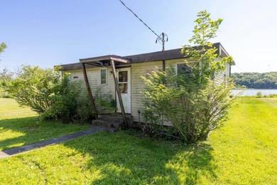 2 bed, 1.5 bath year round cottage on 240 acre, Spring Fed Long - photo 34