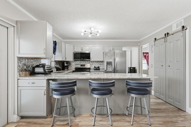Beautifully updated throughout and move in ready! Open & - photo 4