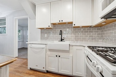 Charming Pigeon Point Cottage! Nestled in one of Beaufort's most - photo 11