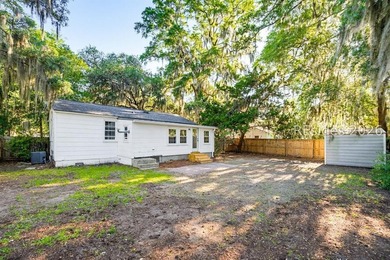 Charming Pigeon Point Cottage! Nestled in one of Beaufort's most - photo 26