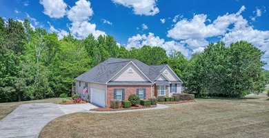 This lovely one level home has so much to offer its' new owners - photo 2