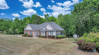 This lovely one level home has so much to offer its' new owners - photo 3