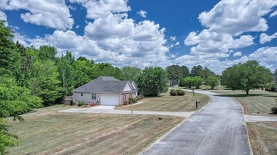 This lovely one level home has so much to offer its' new owners - photo 9