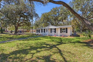 Fully renovated 3-bedroom, 2-bath ranch home on a desirable - photo 2