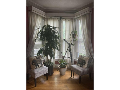 Elegant 2-family 3 floor Blue Victorian house with a large - photo 12