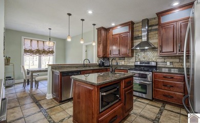 Experience lake living in this beautifully designed 4 bedroom, 3 - photo 12