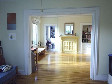 Elegant 2-family 3 floor Blue Victorian house with a large - photo 14