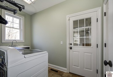 Experience lake living in this beautifully designed 4 bedroom, 3 - photo 16
