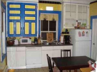 Elegant 2-family 3 floor Blue Victorian house with a large - photo 17