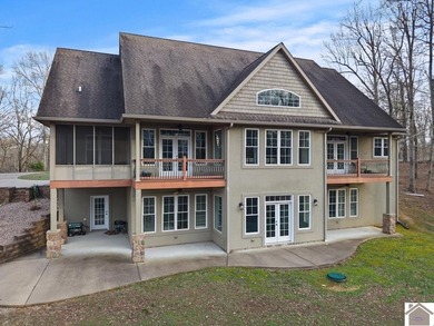 Experience lake living in this beautifully designed 4 bedroom, 3 - photo 27