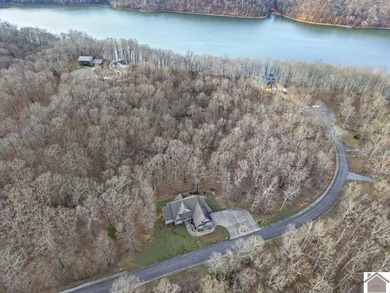 Experience lake living in this beautifully designed 4 bedroom, 3 - photo 30