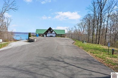 Experience lake living in this beautifully designed 4 bedroom, 3 - photo 37
