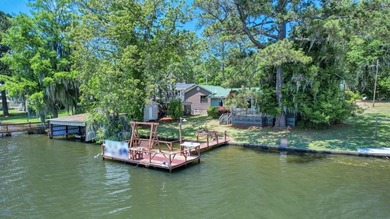 LOCATION! LOCATION! LOCATION!!! Tucked along the shores of Lake - photo 4
