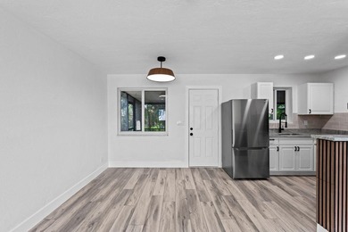 Welcome this Beautiful fully remodeled 3 bedroom 1 bathroom to - photo 11