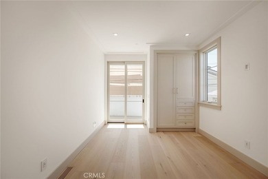 Brand new construction on Balboa Island crowned by a stunning - photo 18