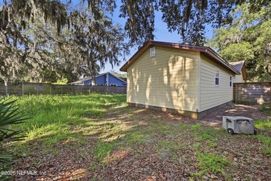 Your new 3/2 BEACH home awaits with New Hardee Siding so you can - photo 29