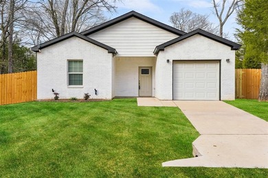 Cedar Creek Lake Home For Sale in Mabank Texas