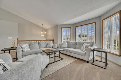 Incredible space and an ideal location meet in this 4-bedroom - photo 6