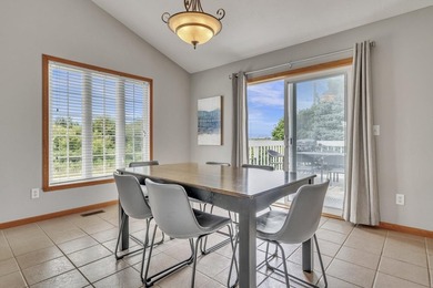 Incredible space and an ideal location meet in this 4-bedroom - photo 7