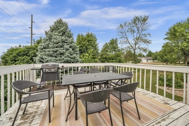 Incredible space and an ideal location meet in this 4-bedroom - photo 8