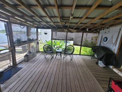 The property features a New roof and tile flooring throughout - photo 39