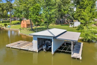 GORGEOUS HOME ON LAKE BLACKSHEAR!!! This large family home with - photo 2