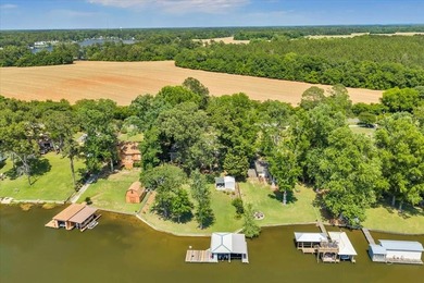 GORGEOUS HOME ON LAKE BLACKSHEAR!!! This large family home with - photo 4