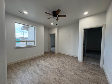 You need to look at this new *ZIRCON* Model with split bedroom