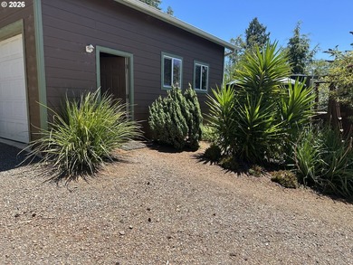This newer 2bdrm 2 bath with study is tucked into a beautiful 1 - photo 27